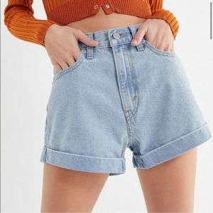 NWOT- Levi’s Denim High Waisted Mom Shorts